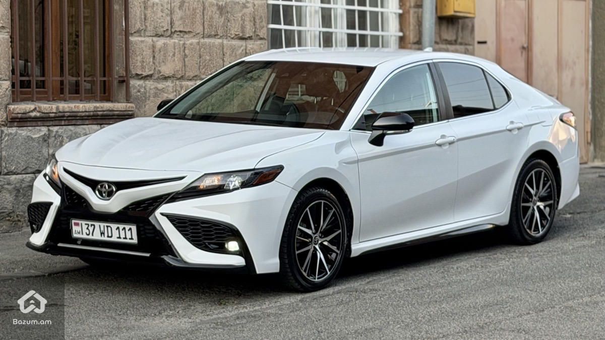 Toyota Camry 2022 - image 2