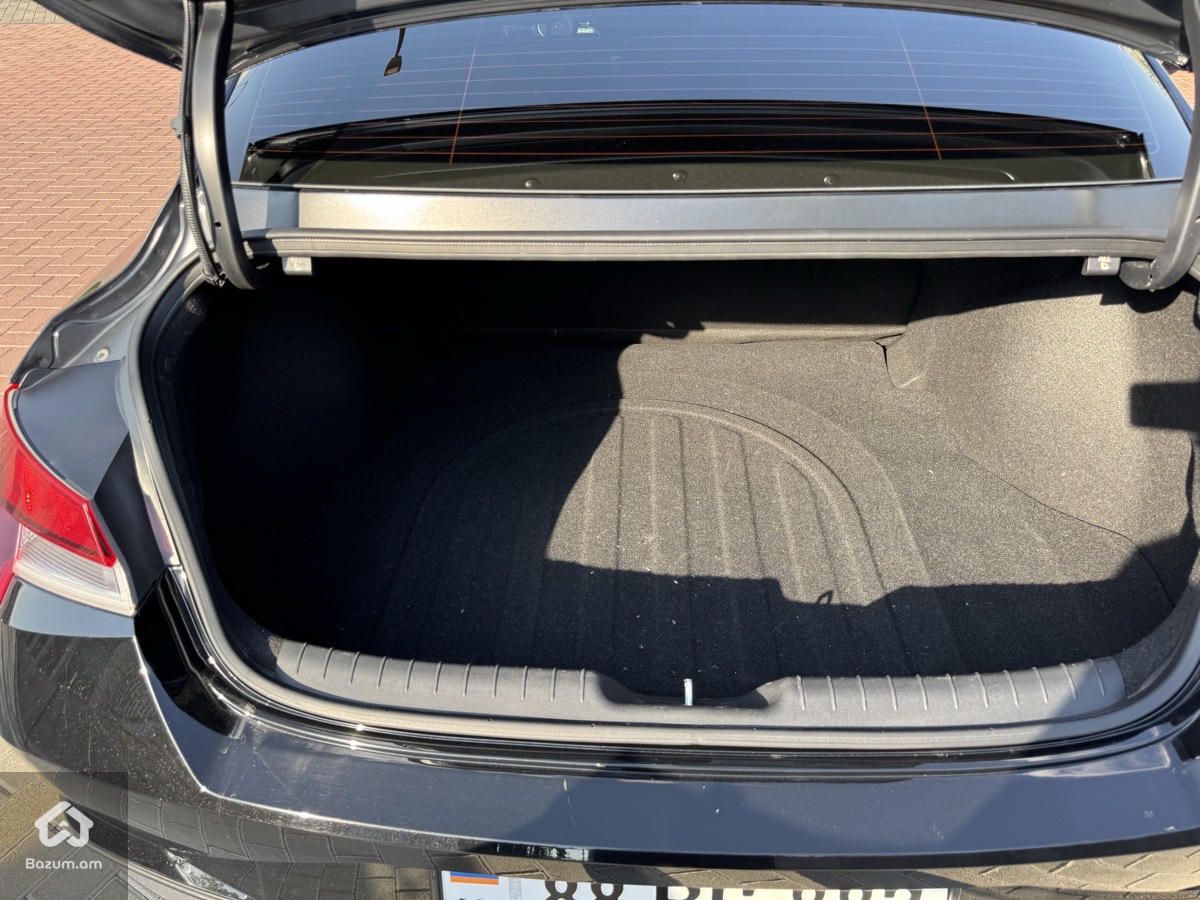 Hyundai Elantra - image 4