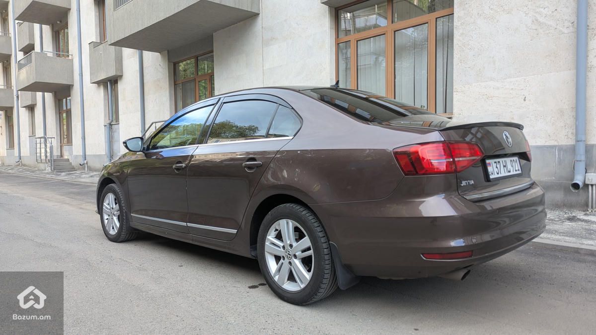 Volkswagen Jetta  - image 4