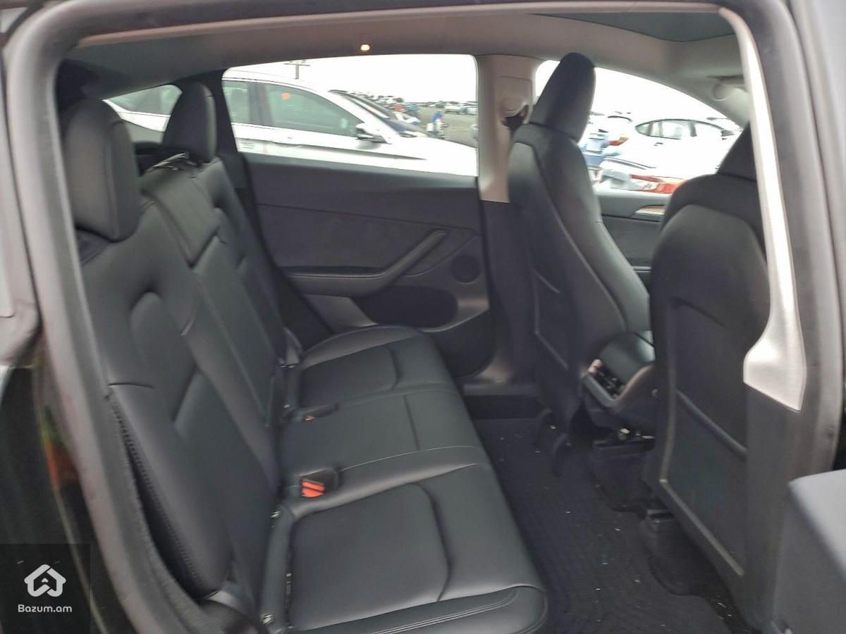 Tesla Model Y Long Range - image 9