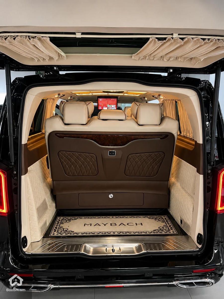 Mercedes-Benz V-Class Maybach V680 - image 11