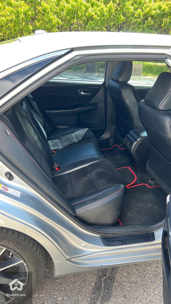 Toyota Camry XSE - image 9