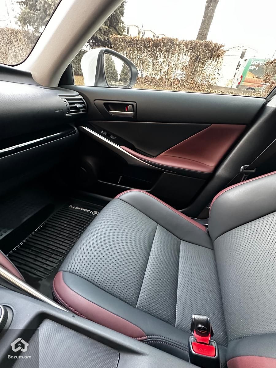 LEXUS IS300 - image 5
