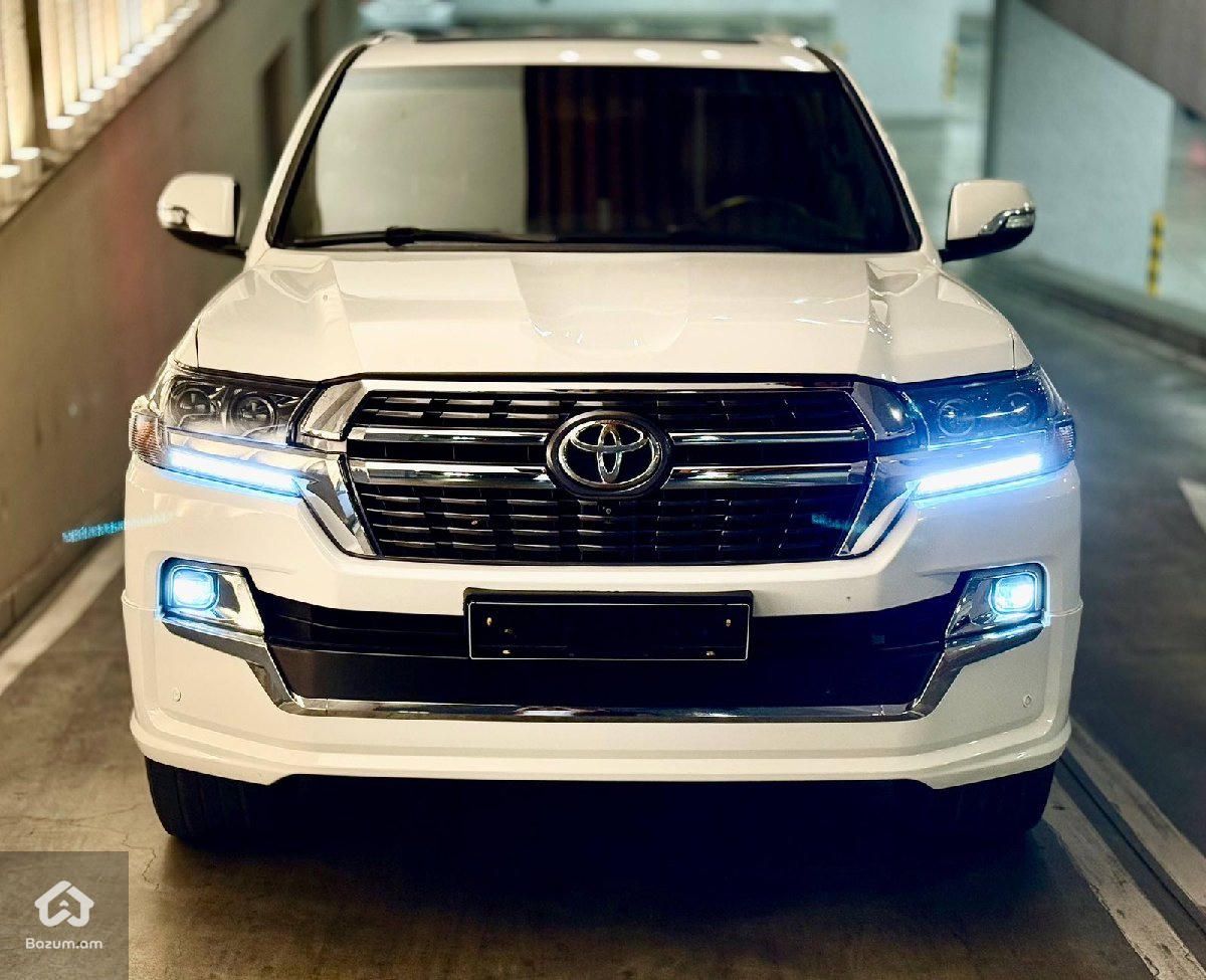 Toyota Land cruiser 200 - image 6