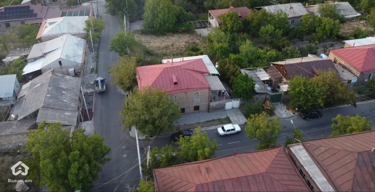 Երկու հարկանի քարե տուն Աշտարակում - image 5