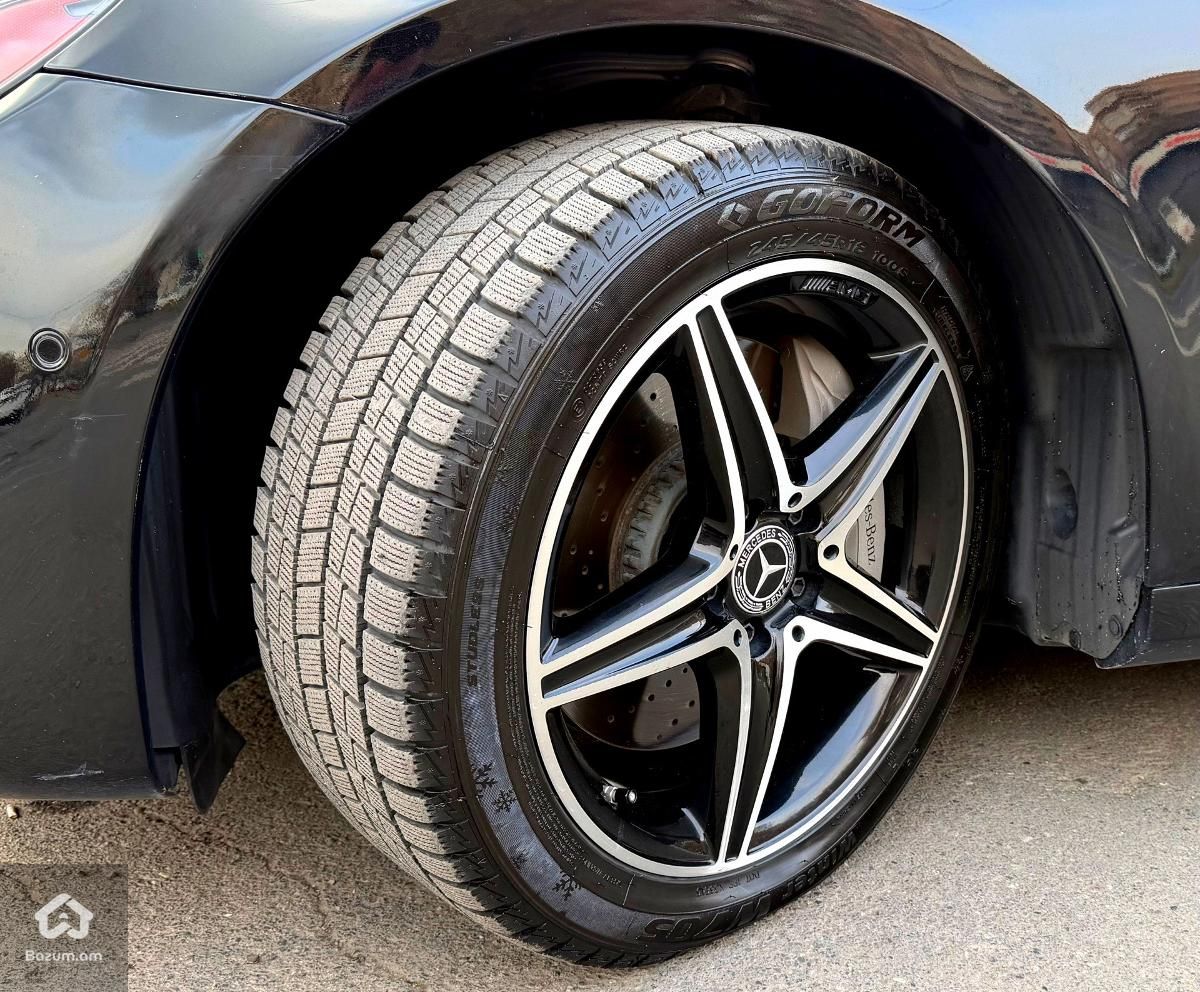 Mercedes Benz E300 - image 23