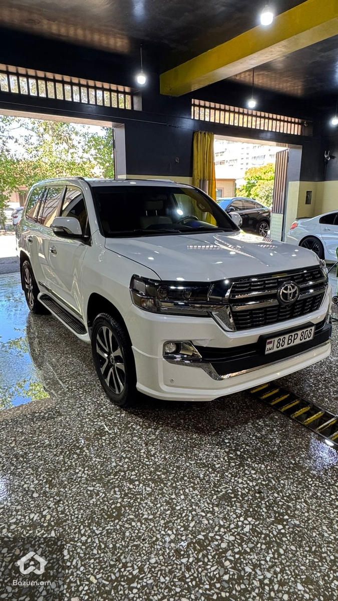 Toyota Land cruiser 200 - image 3