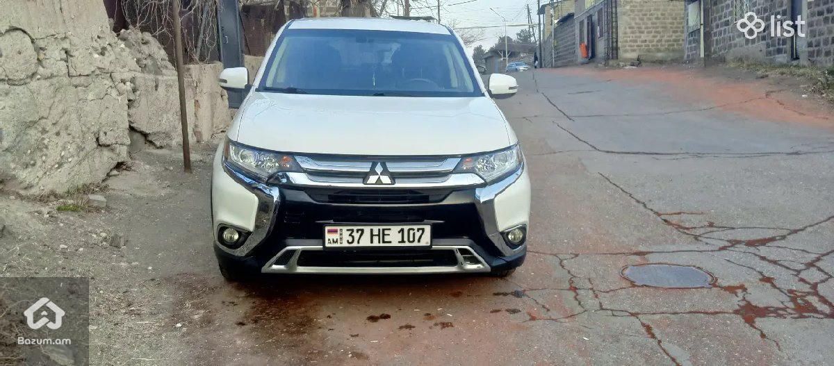 Mitsubishi Outlander 2019 - image 1