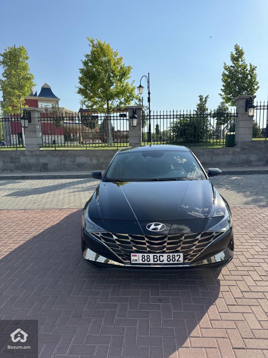 Hyundai Elantra - image 1