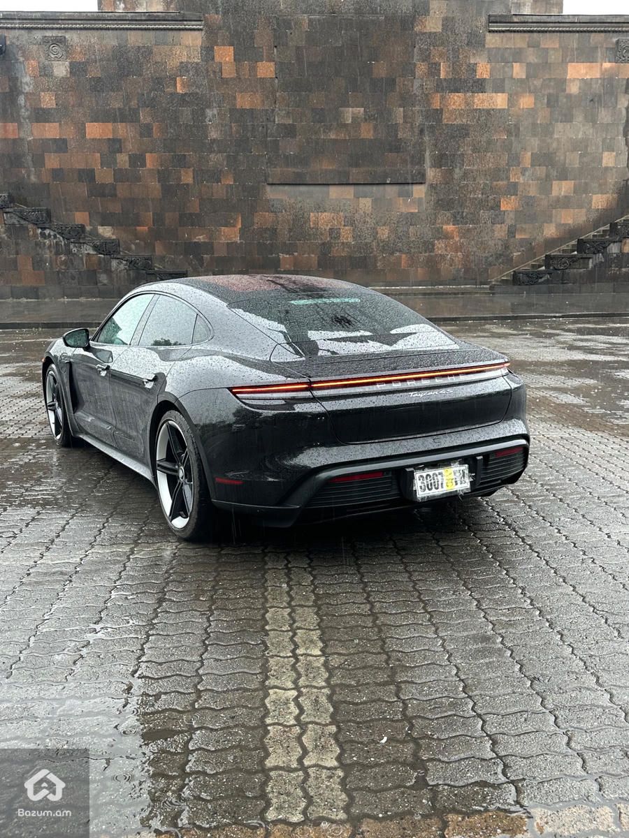 Porsche Taycan 4s - image 4