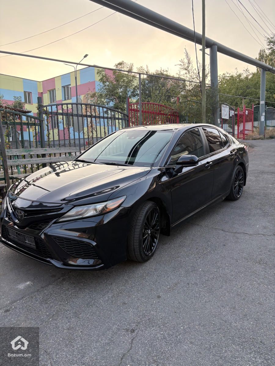 Toyota Camry 2020 - image 1