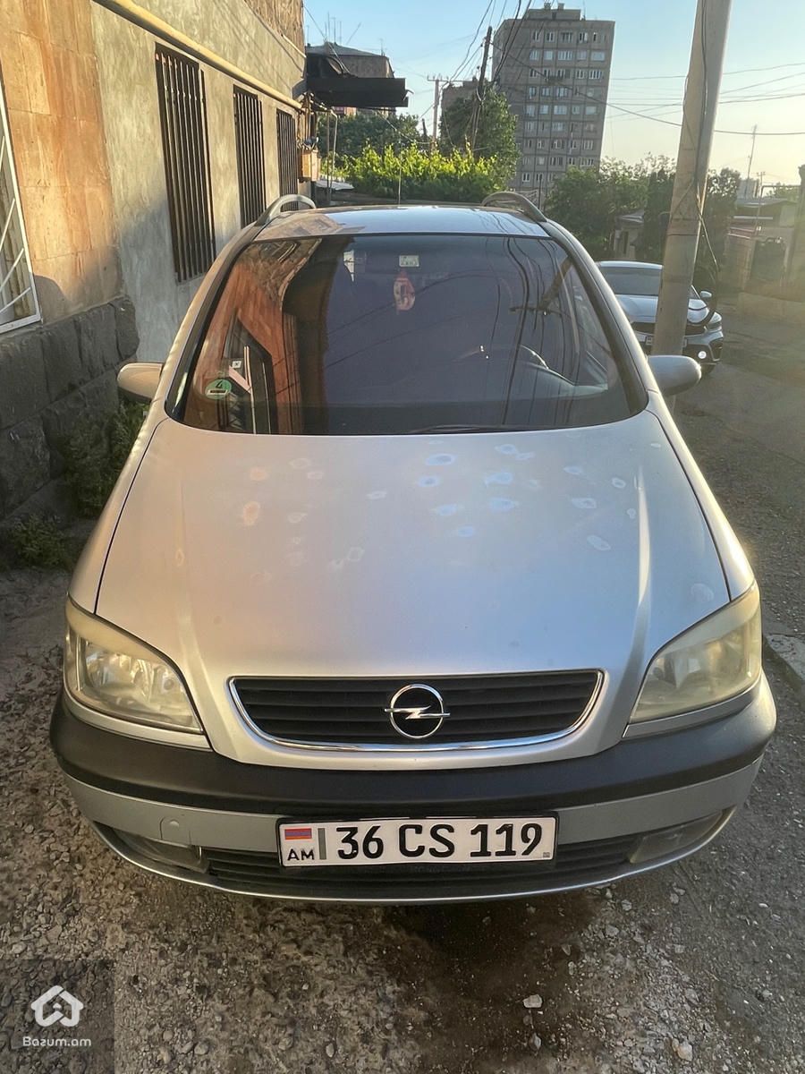 Opel Zafira - image 1