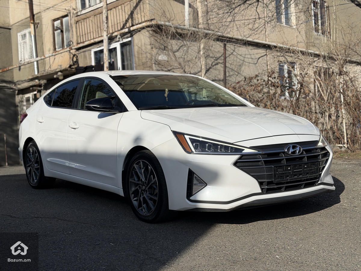 Hyundai Elantra Limited  - image 2