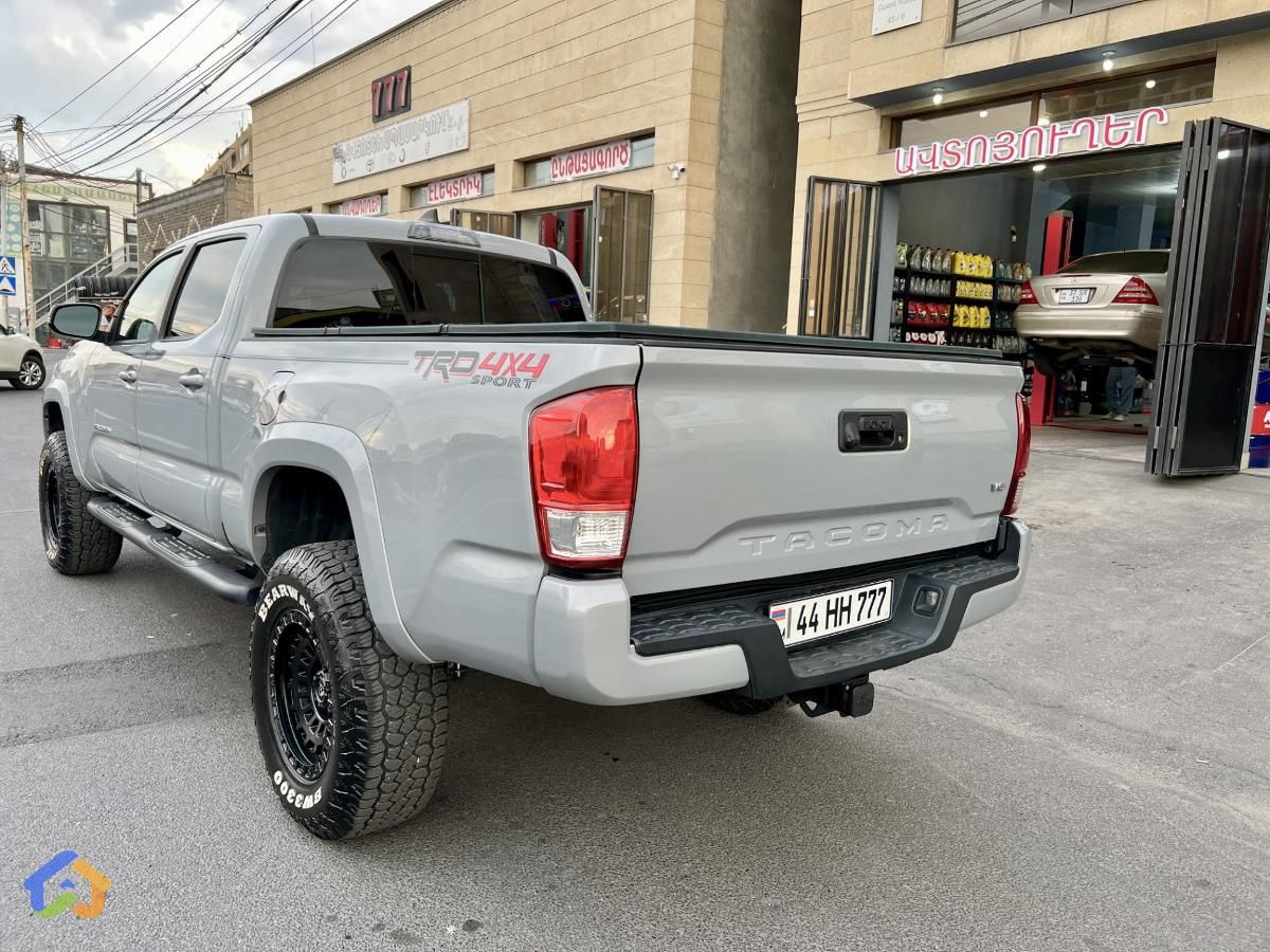 Toyota - image 6