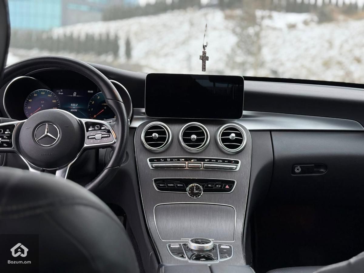 Mercedes Benz C300 - image 6
