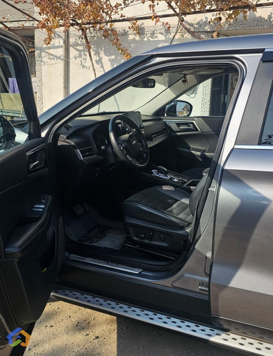 Mitsubishi Outlander SE - image 5