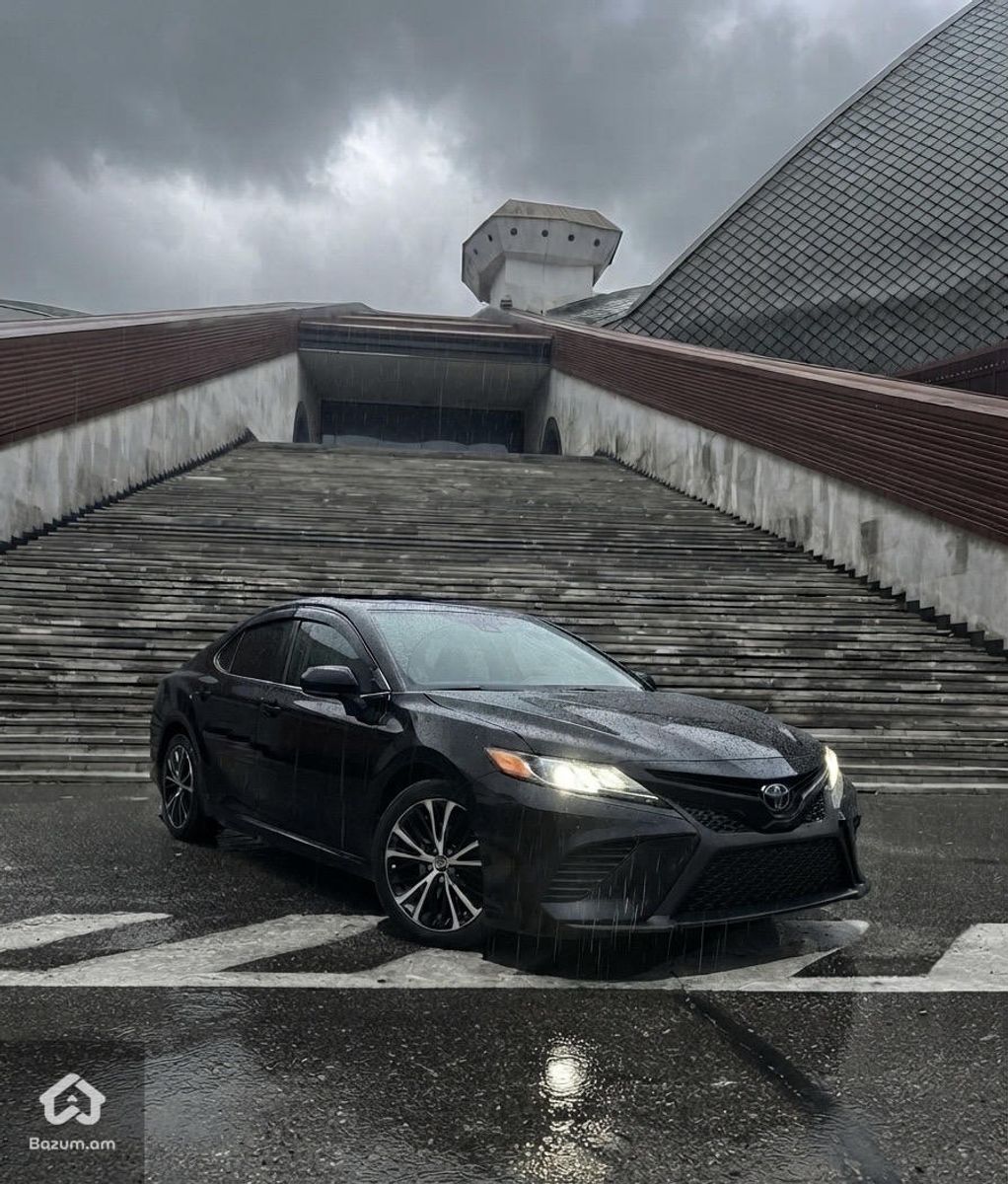 Toyota Camry 2020 - image 1