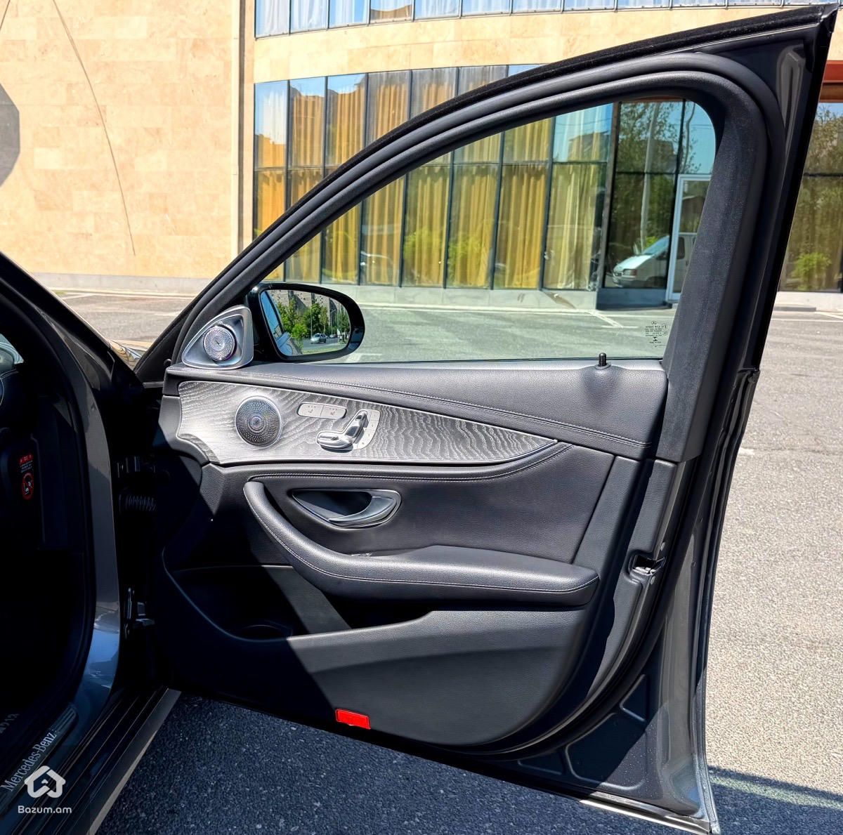 Mercedes Benz E350 AMG Line W213 - image 23
