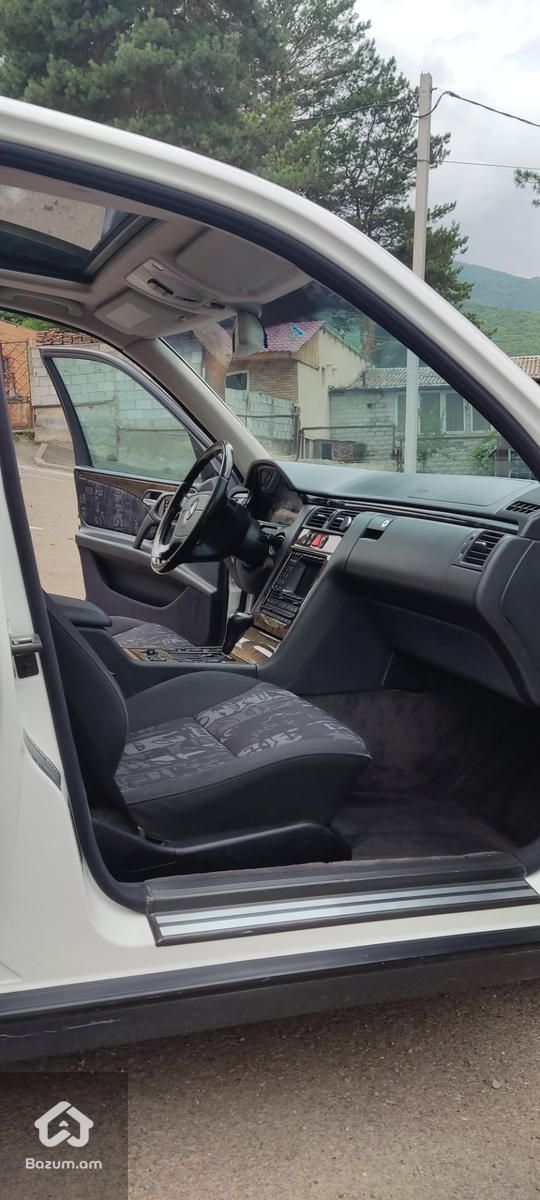 Mercedes-Benz E-Class W210 - image 34