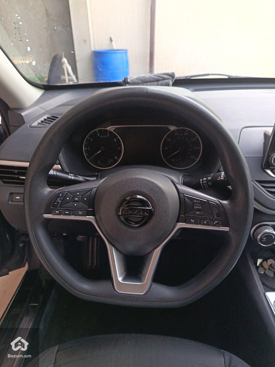 Nissan Altima  - image 7
