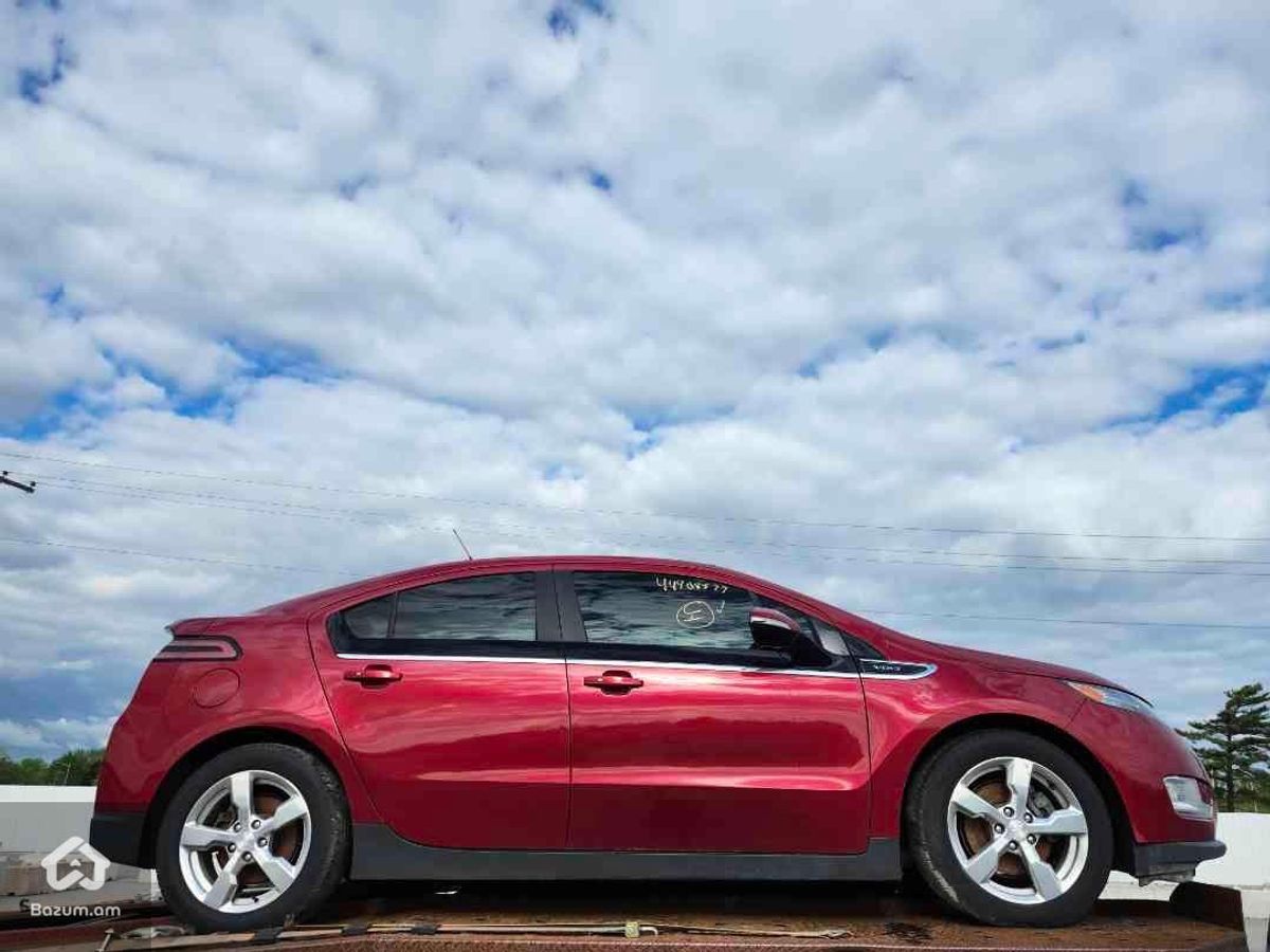 Chevrolet Volt 1 - image 10