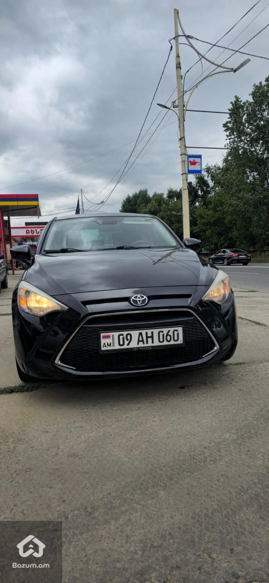 Toyota Yaris 2021 - image 2