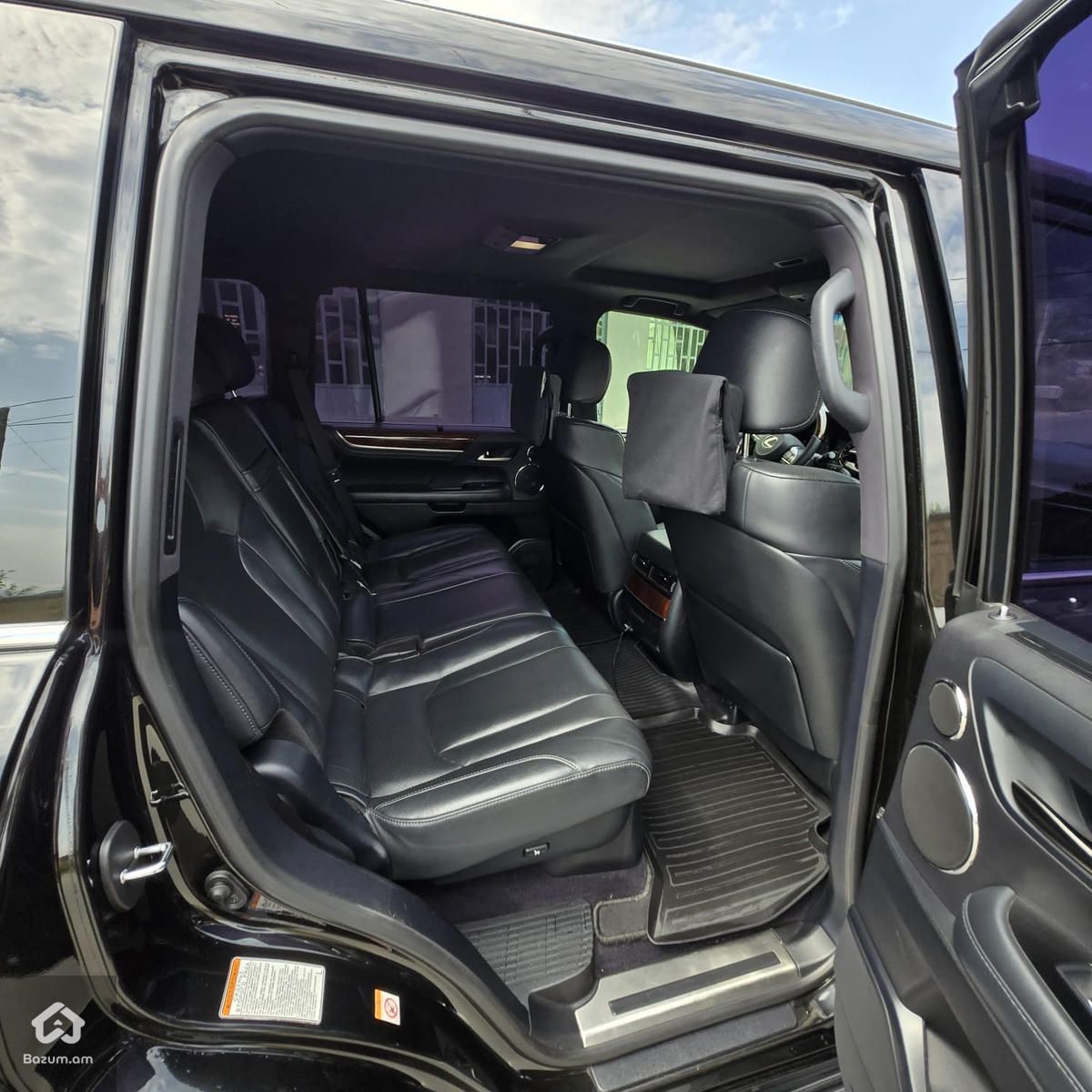 Lexus LX 570 2016 - image 12
