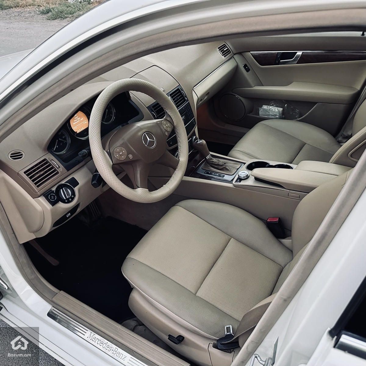 Mercedes-Benz W204 C300 - image 10