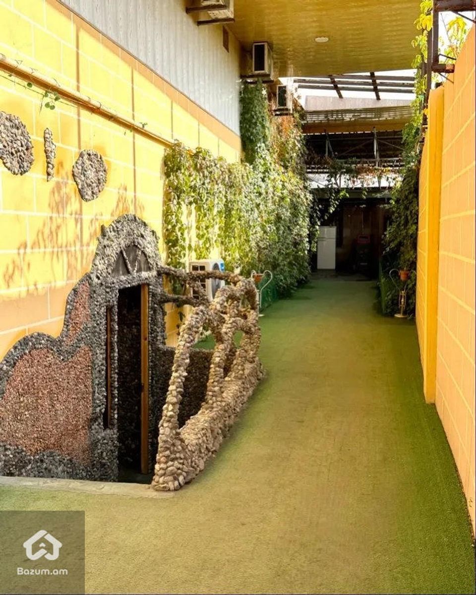 Saturn Garden Hotel - image 4