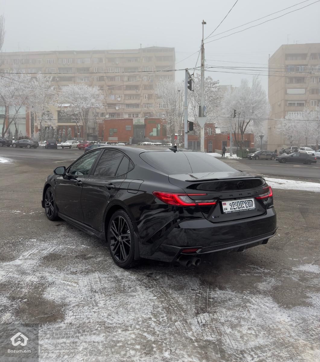 Toyota Camry XSE - image 4