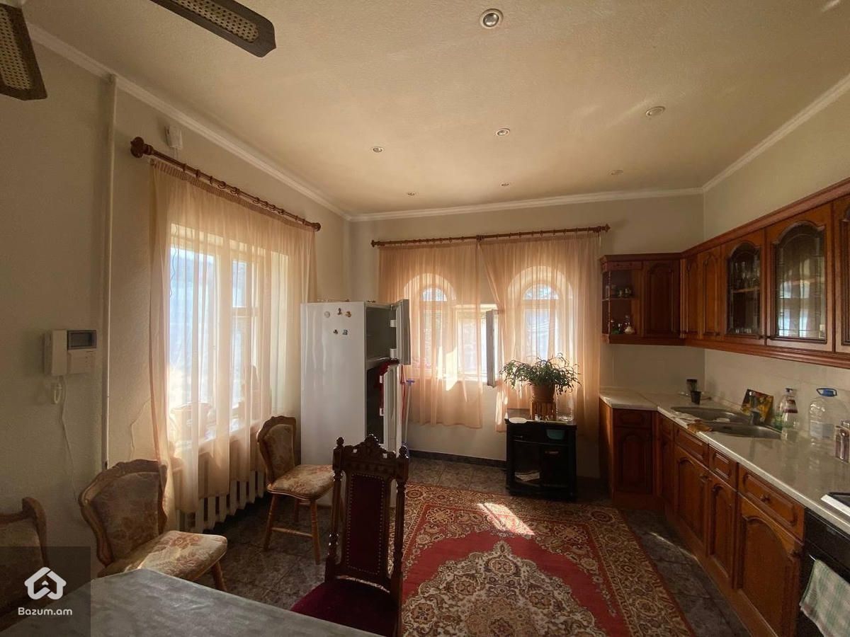 Վաճառվում է եռահարկ առանձնատուն Զովքում - image 29