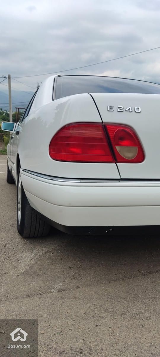 Mercedes-Benz E-Class W210 - image 14
