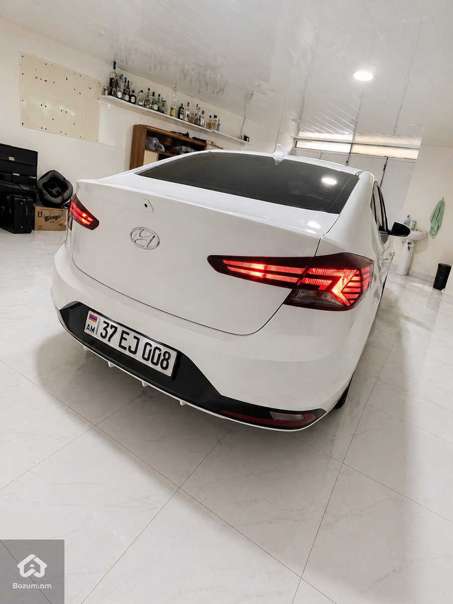Hyundai Elantra Value Edition - image 2