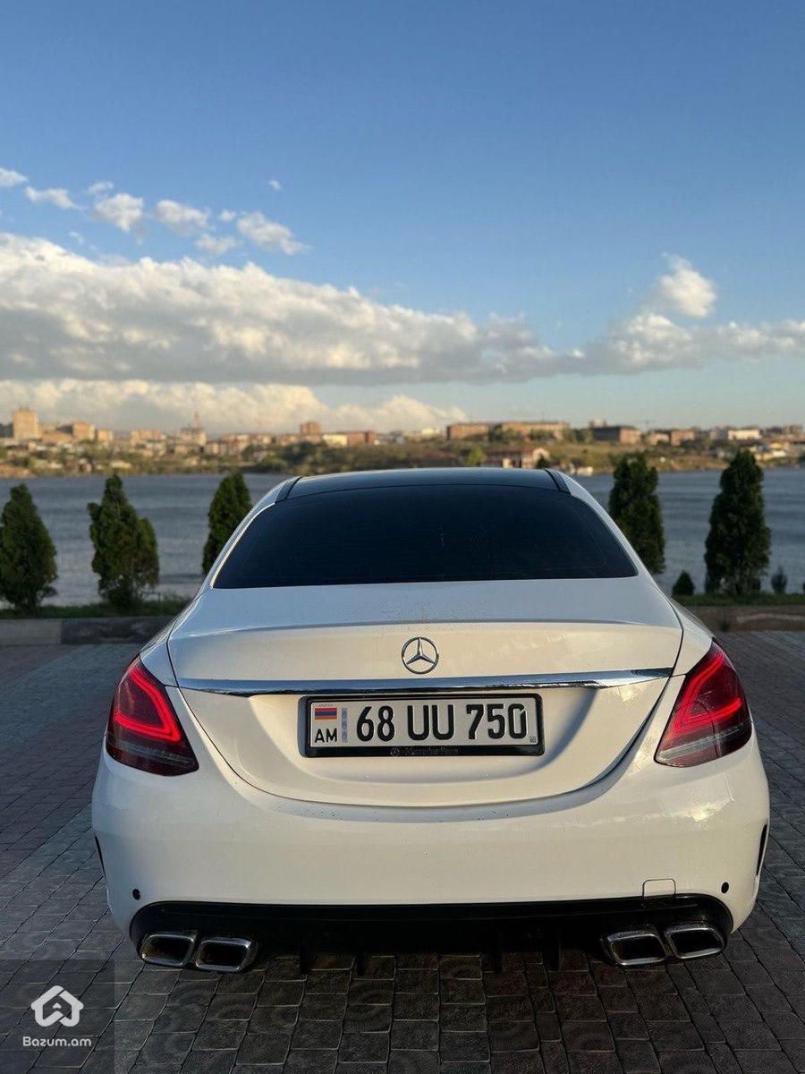 Mercedes Benz C300 - image 7
