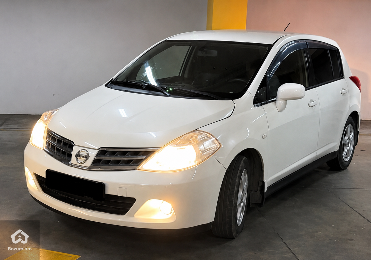 Nissan Tiida 2009 - image 1