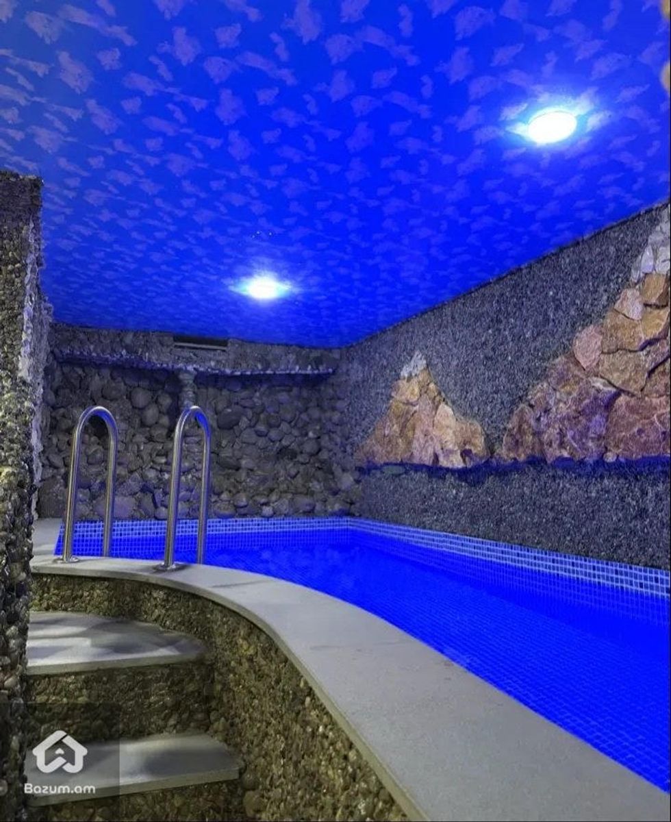 Saturn Garden Hotel - image 11
