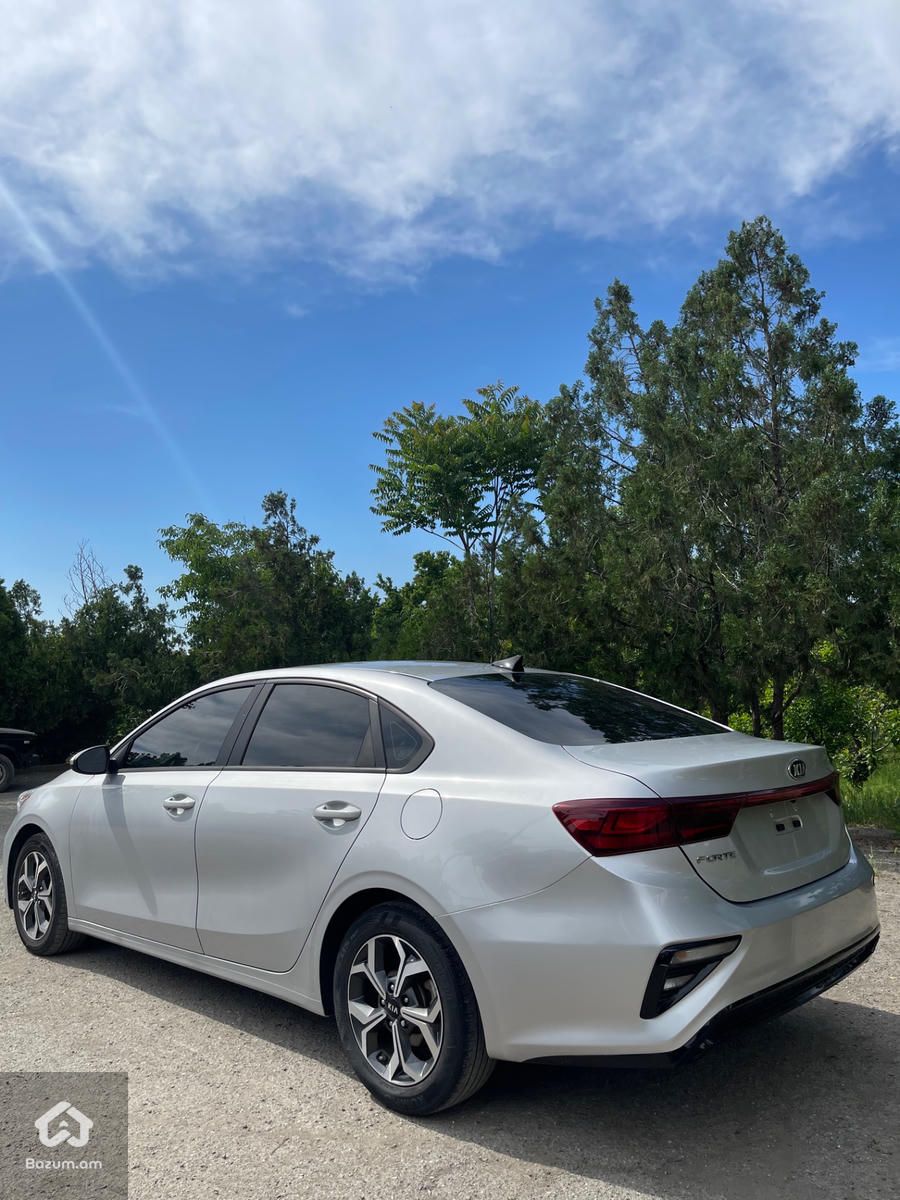 Kia Forte - image 4