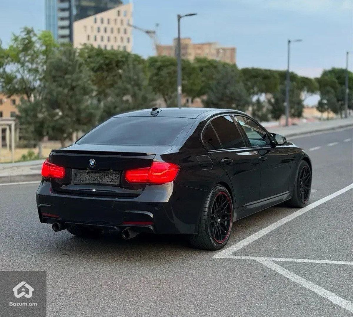 BMW 330 2018 - image 6