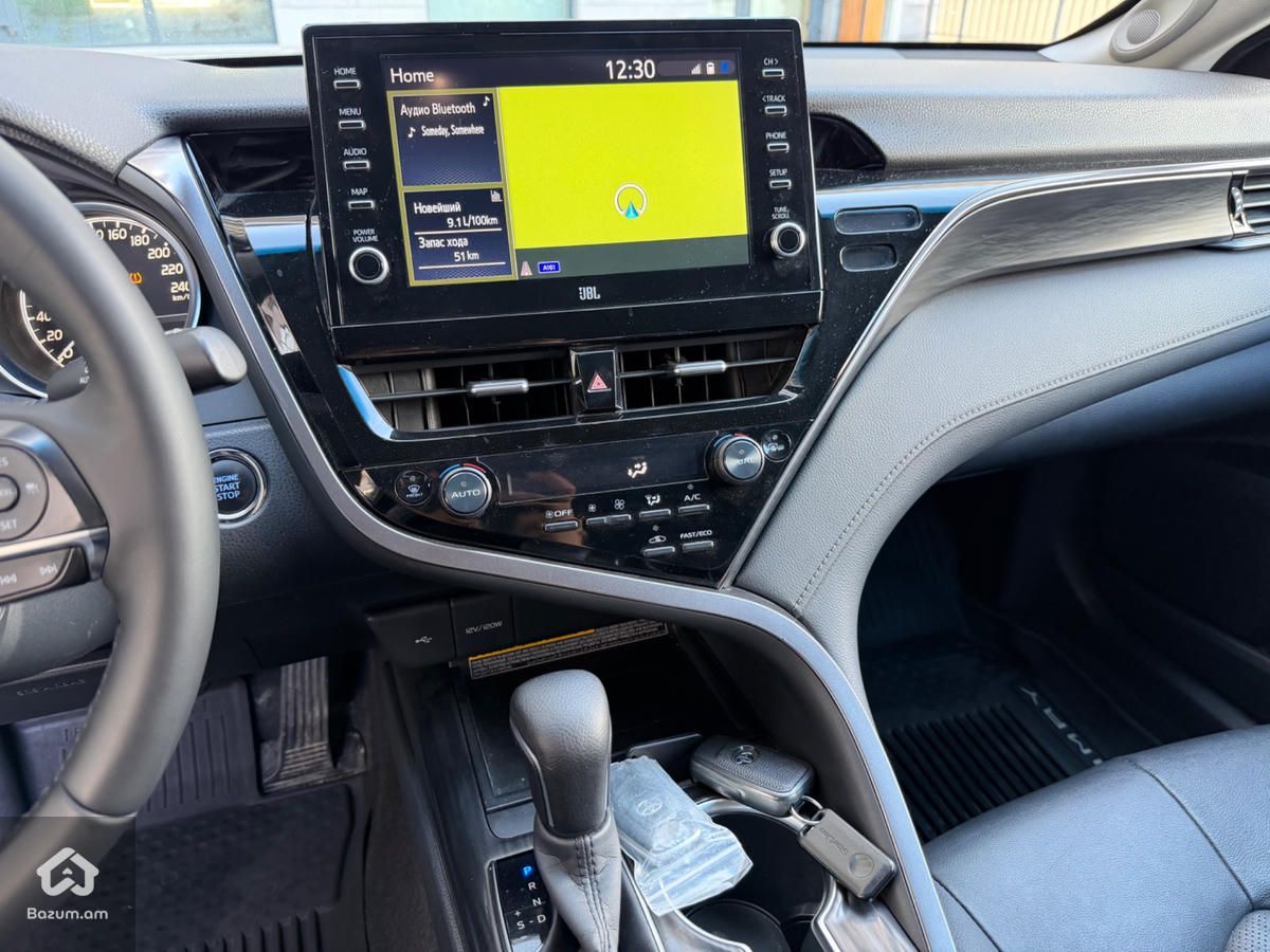 Toyota Camry 2021 - image 10