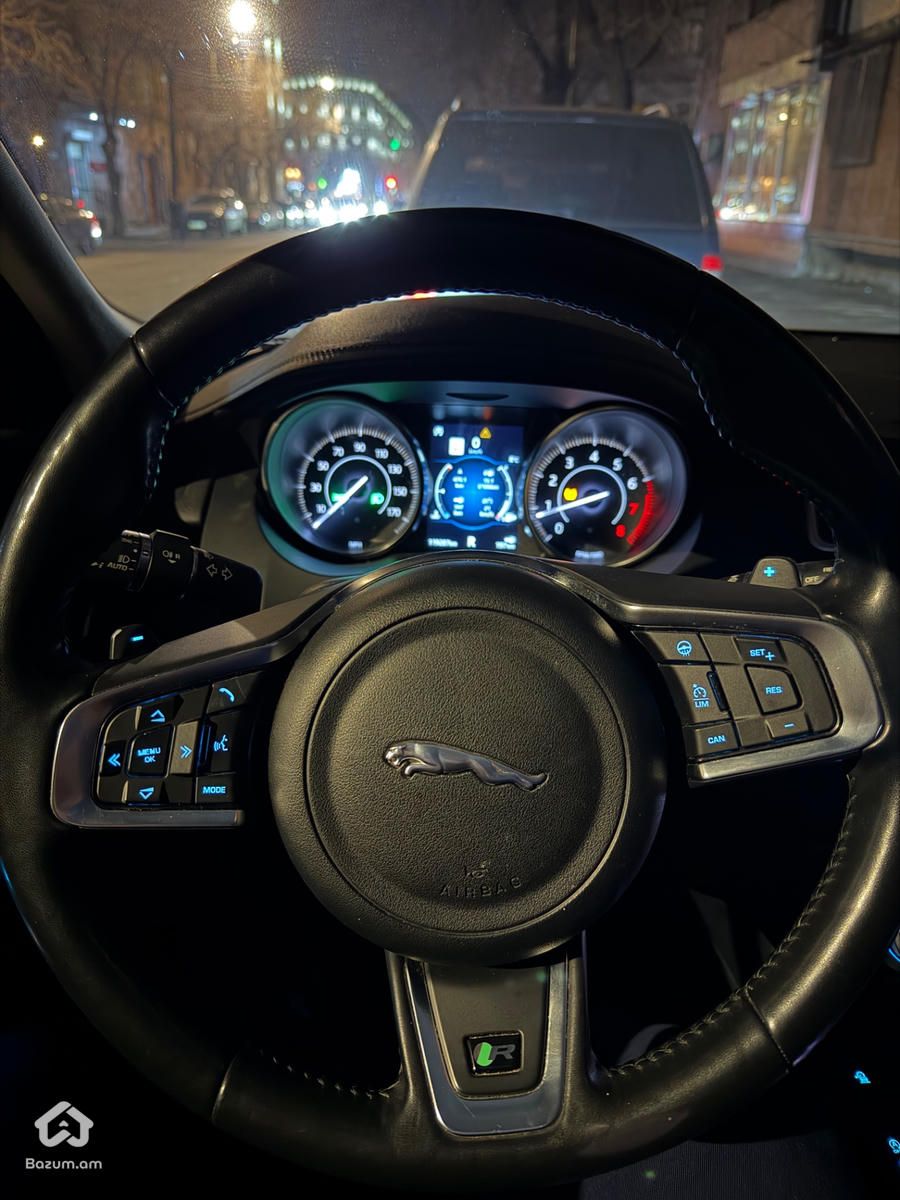 Jaguar E-Pace R-Dynamic P250AWD - image 6