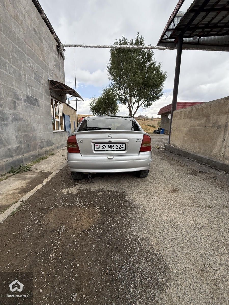 Opel Astra 2002 - image 2