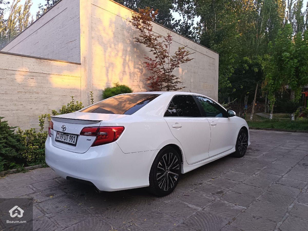 Toyota Camry - image 3