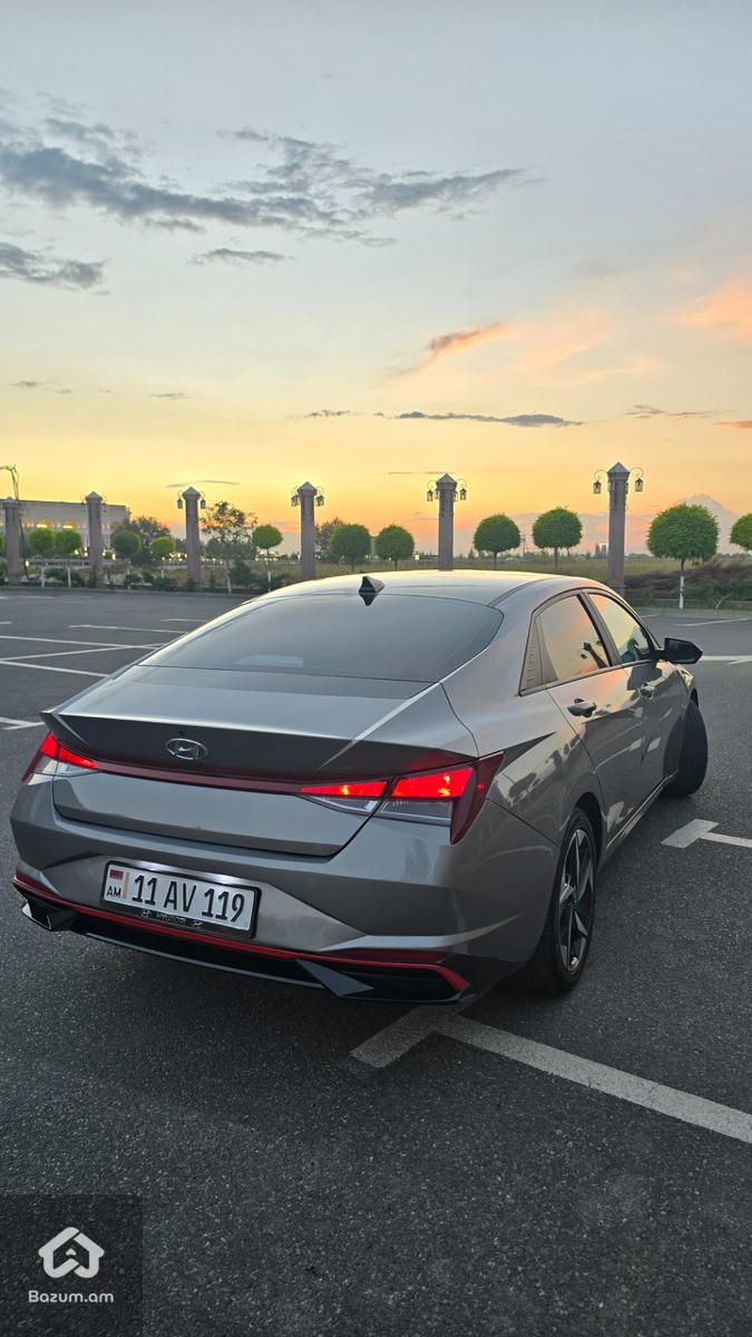 Hyundai Elantra SEL + 2022 - image 3