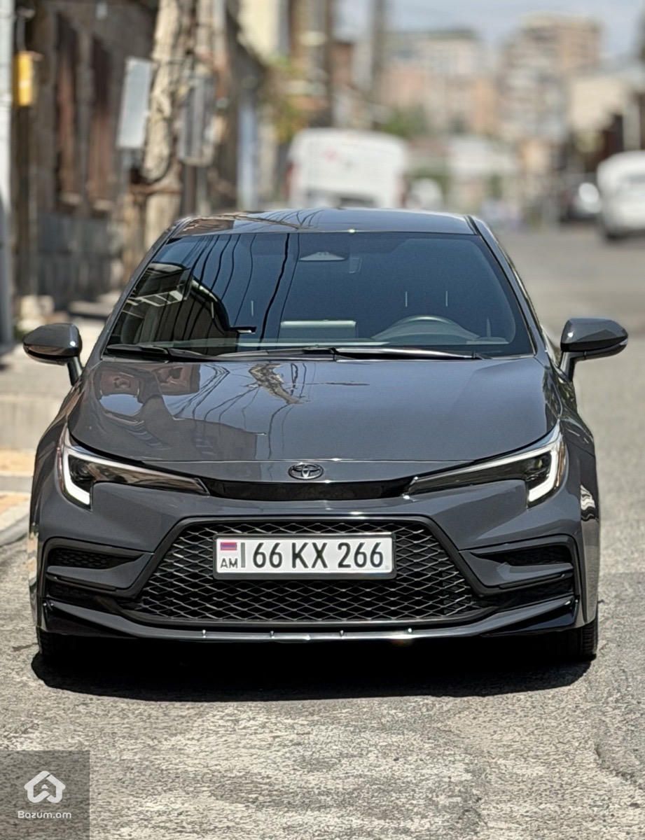 Toyota Corolla SE - image 1