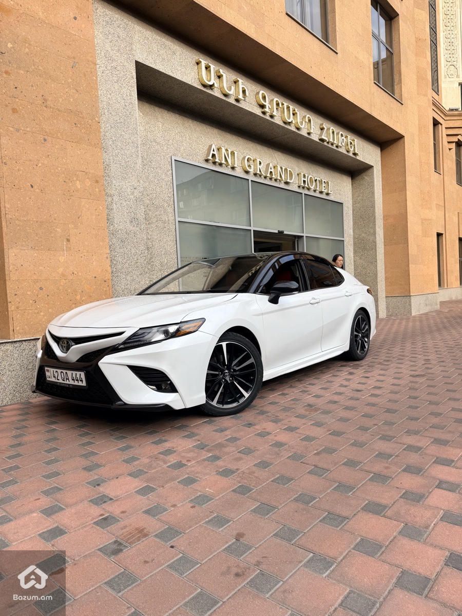 Toyota Camry 2019 - image 2