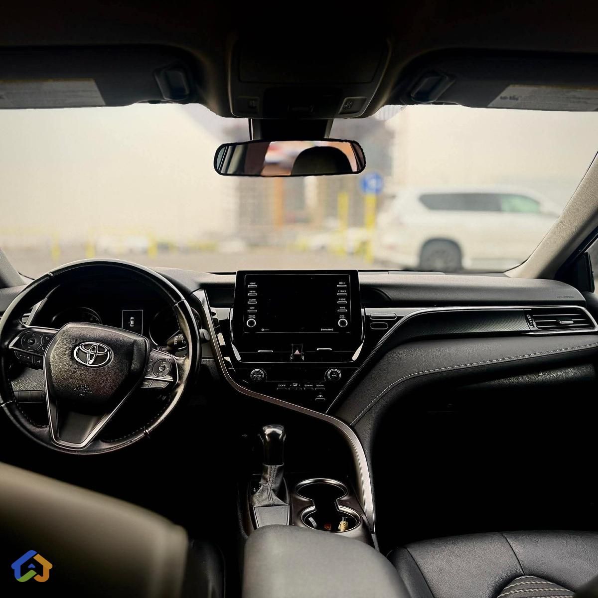 toyota Camry - image 6