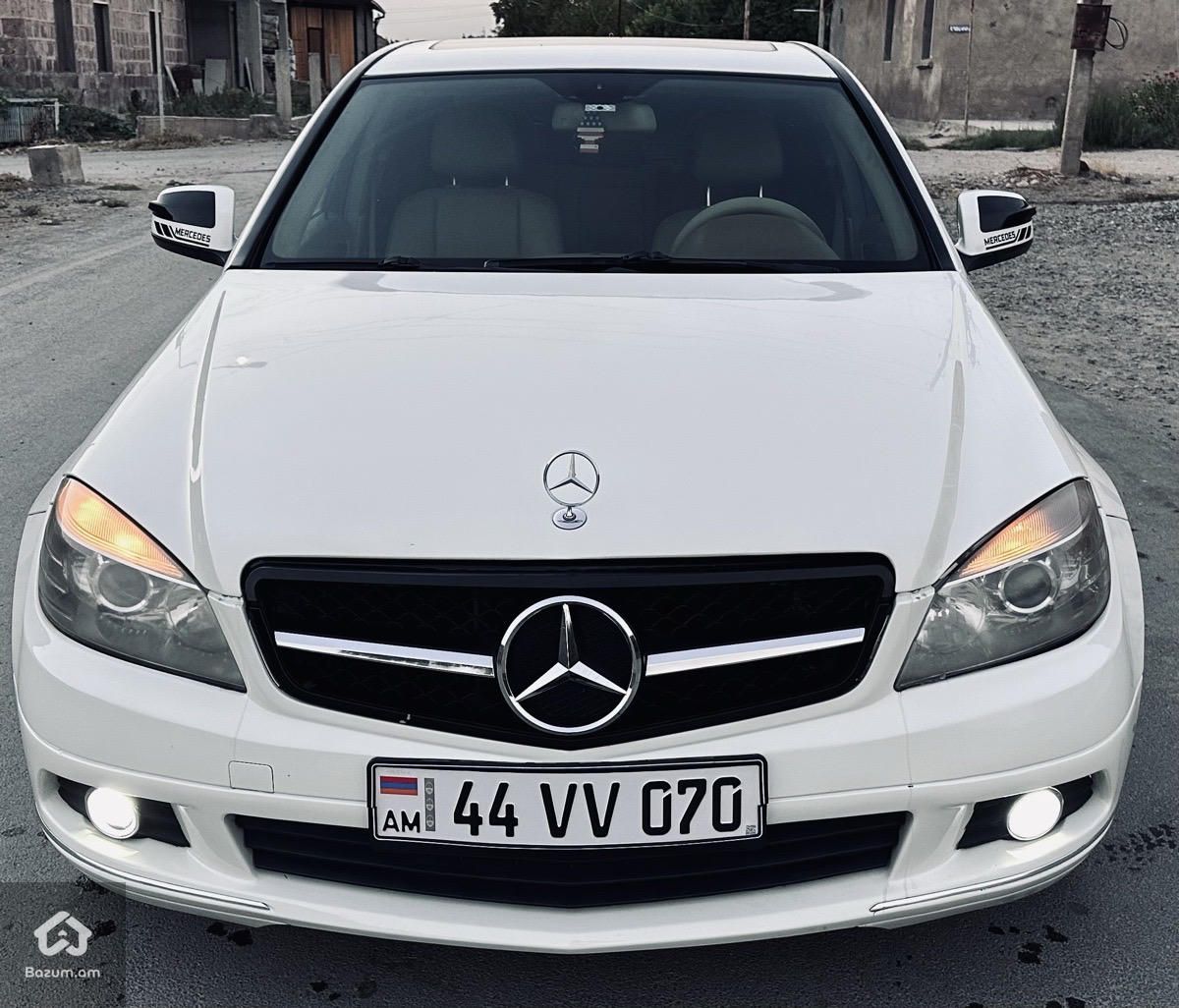 Mercedes-Benz W204 C300 - image 1