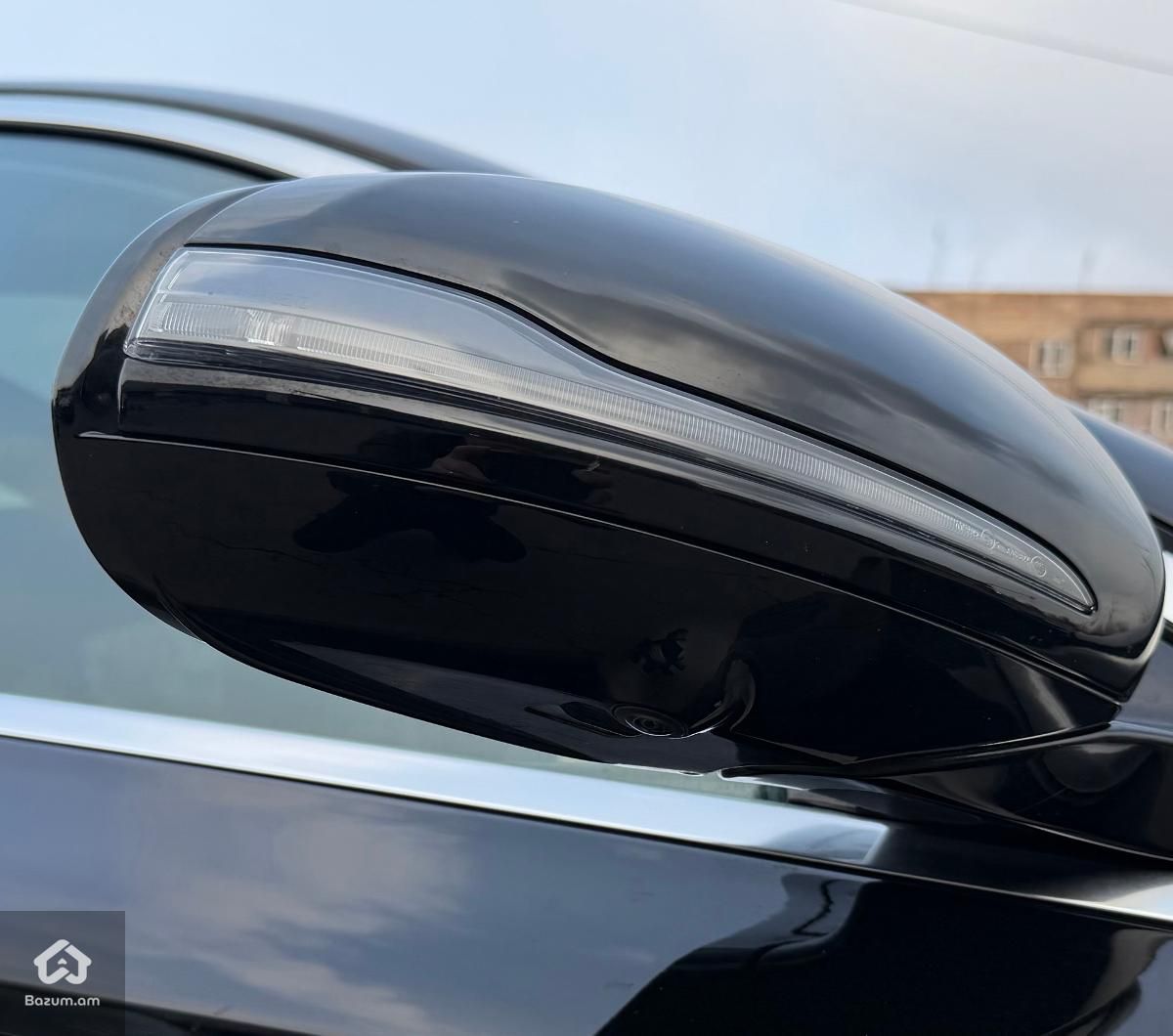 Mercedes Benz E300 - image 19