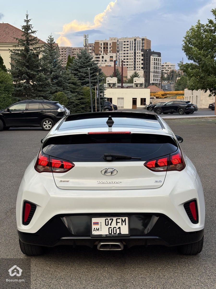 Hyundai Veloster 2018 - image 2