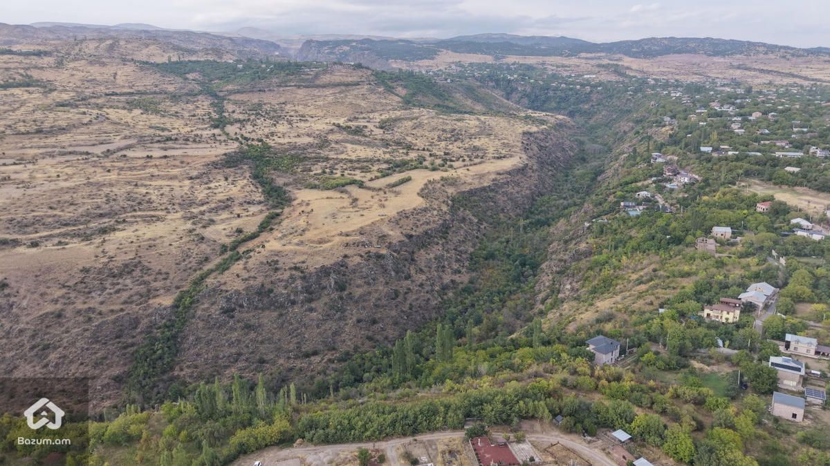 Վաճառվում է բնակելի կառուցապատման հողատարածք Բյուրականում  - image 3